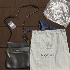 Modalu-England : Erin Black Crossbody Purse-Leather